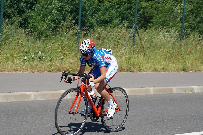 На адыгейском шоссе выигрывала спор на финише