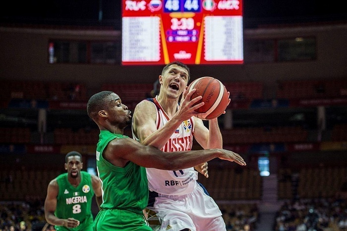 В Поднебесной стартовали с трудной победы