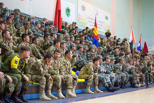 В Тюмени военные инженеры сражались в гиревой эстафете (ФОТО)