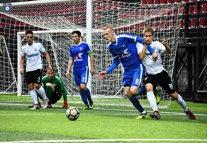 В Перми команды получили 10 «горчичников», а забить не смогли