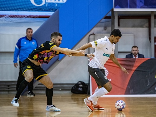 Евгений Мишарин: «Вилела принимает мяч сразу в ход и шарашит»