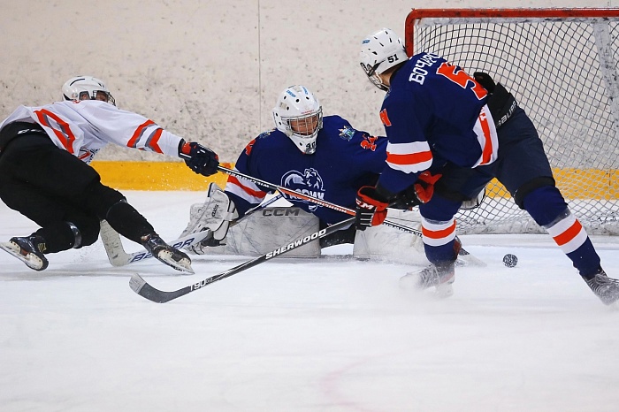 Тюменский СХК «Газовик» дома уступил фавориту чемпионата СХЛ