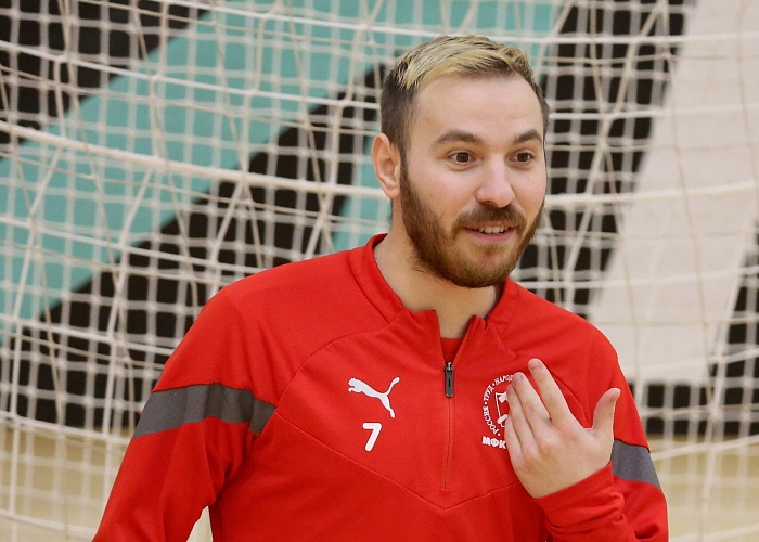 Нападающий мини-футбольного клуба КПРФ Арсер Багиров: «Артём Антошкин как был диспетчером на площадке, так им и остался»