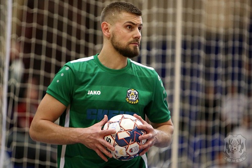 Тюменский вратарь забил чудо-гол в Новосибирске (ОНЛАЙН)