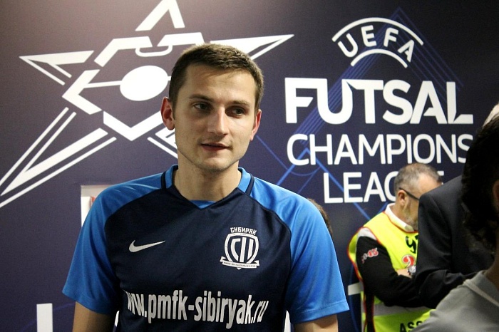 «Сибиряк» покинул вратарь