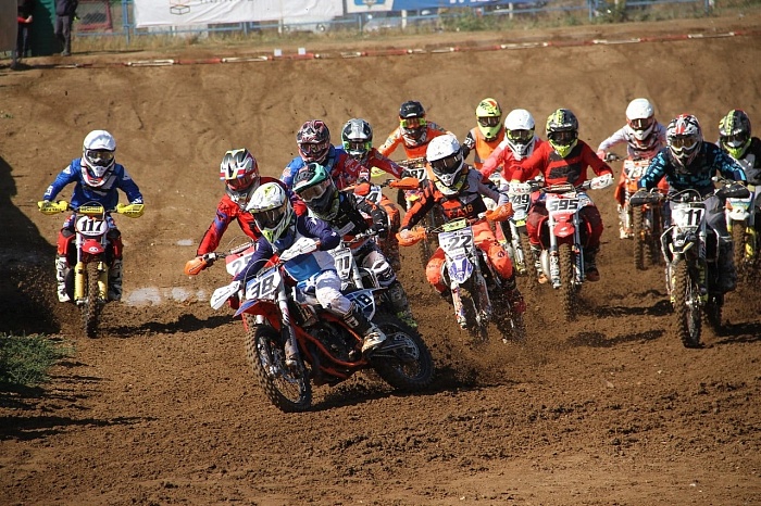 Тюменские мотогонщики стали победителями суперкросса на домашней трассе