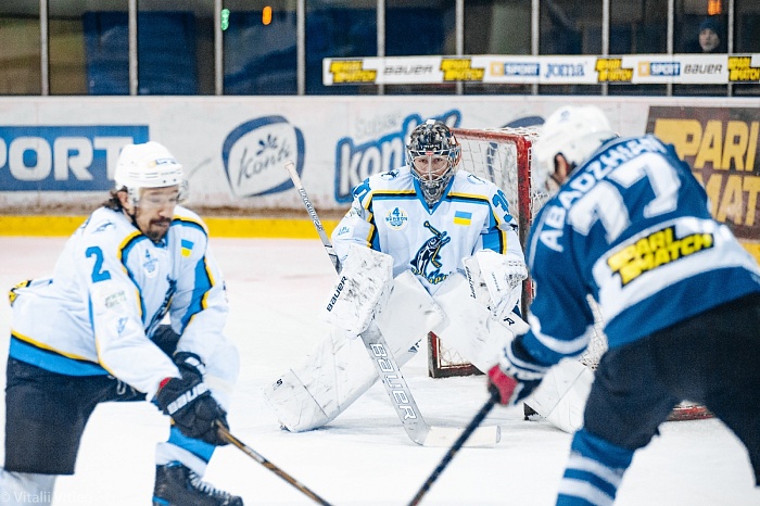 Хомутов продлил контракт с «Днепром»