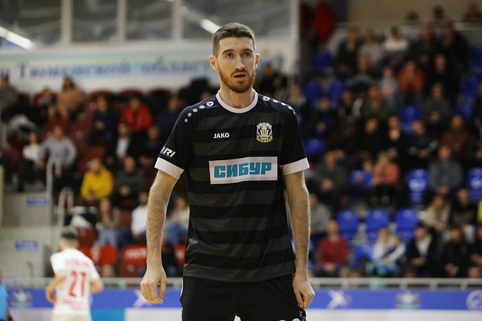 Нападающий мини-футбольного клуба «Тюмень» Денис Неведров: «Надо реализовывать моменты, тогда и будут победы со спокойными счетами»