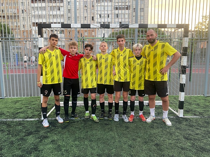 Известный форвард Дмитрий Зарва сделал хет-трик в матче Лиги дворового футбола