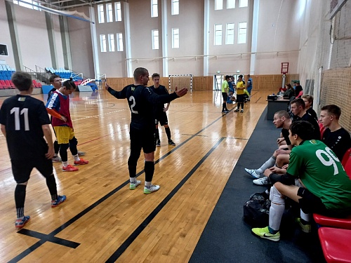 «Легионеры» удачно играют в открытом Кубке Ишима по мини-футболу