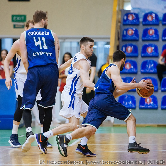 Сургутские «студенты» проиграли в Ревде