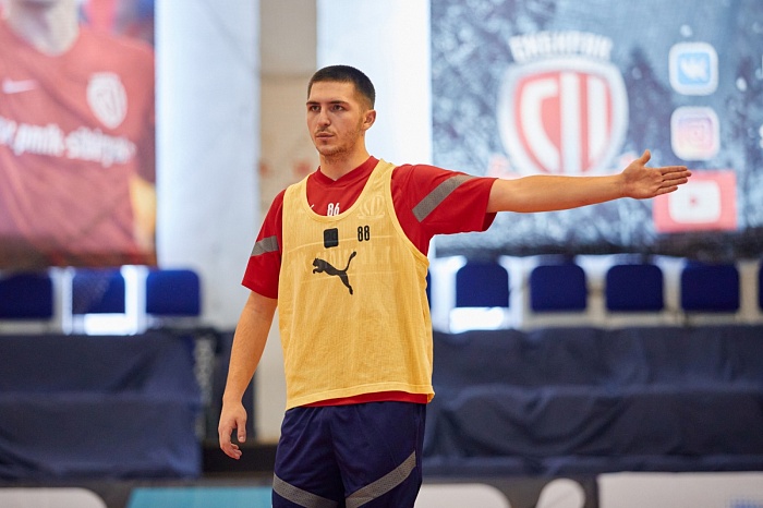 Главный тренер мини-футбольного клуба «Тюмень-дубль» Евгений Осинцев: «Сибиряк» – оптимальный вариант для Дмитрия Босюка»