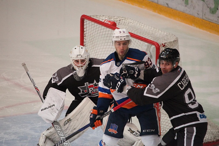 «Рубин» достойно бился с питерскими армейцами (ВИДЕОТРАНСЛЯЦИЯ, ОБЗОР МАТЧА)