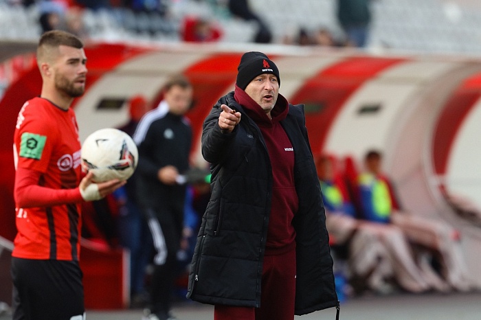 Главный тренер ФК «Амкар Пермь» Рустем Хузин подал в отставку, но её не приняли