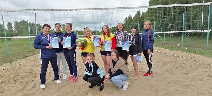 Чемпионкам достался арбуз!