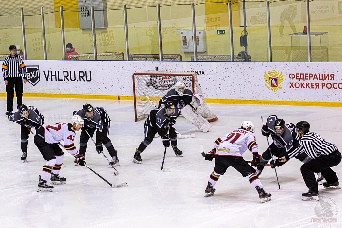 Юный защитник активно хитовал