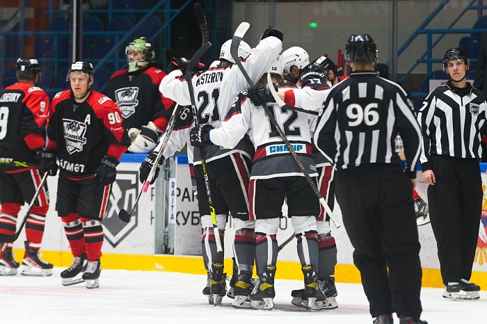 Хоккейный «Рубин» третьего  соперника на выезде побил!