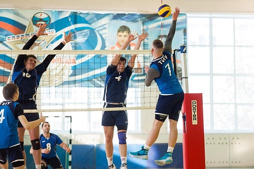 Судья хорош и в качестве игрока!