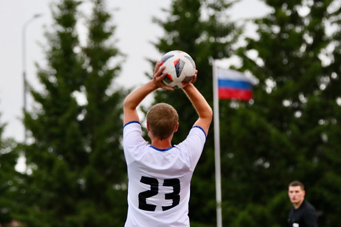 «Запсибнефтехим» вышел на первое место в чемпионате Тобольска по футболу