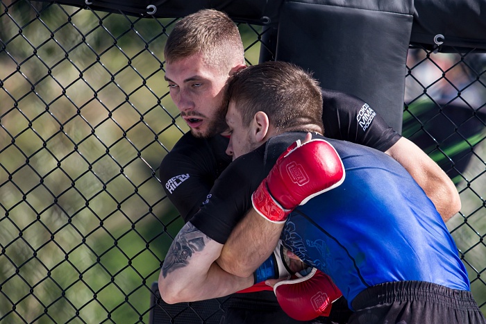 Фестиваль единоборств в День физкультурника на тюменской набережной