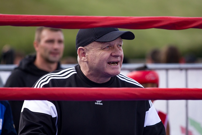 Фестиваль единоборств в День физкультурника на тюменской набережной