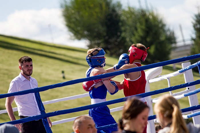 Фестиваль единоборств в День физкультурника на тюменской набережной