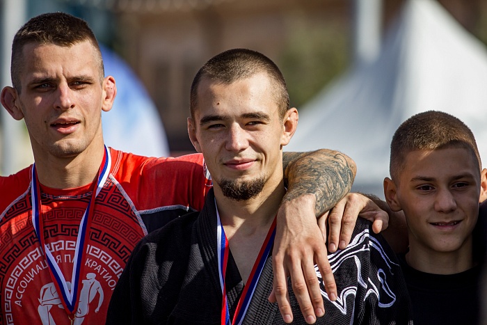 Фестиваль единоборств в День физкультурника на тюменской набережной