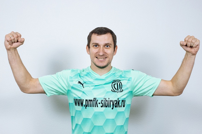 Новосибирский клуб «Сибиряк-Триумф» под началом бывшего вратаря сборной России по мини-футболу Сергея Слемзина одержал сверхволевую победу над дублем МФК «Тюмень»