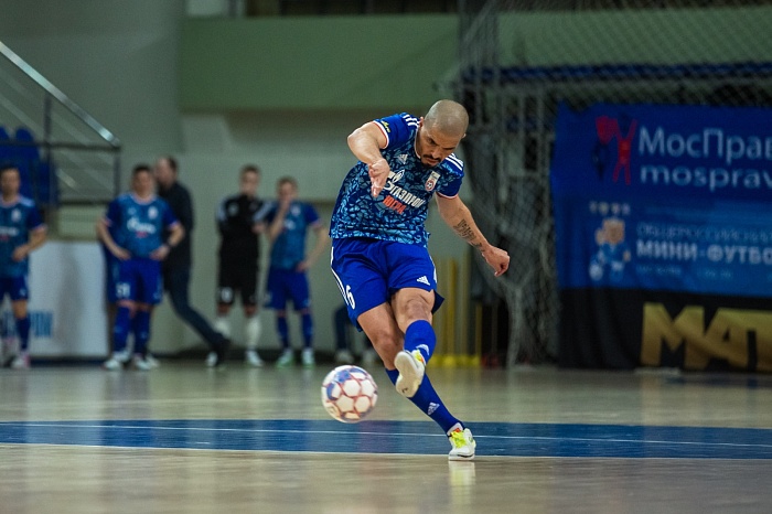 Защитник МФК «Газпром-Югра» Вилиан: «Не знаю, почему все начали шутить, что я - Роберто Карлос»