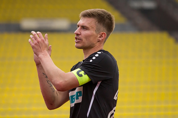 Капитан футбольного клуба «Тюмень» Александр Коротаев: «После удаления досматривал матч на трибуне вместе с омским «Иртышом» и миасским «Торпедо»