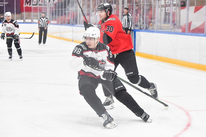 Хоккейный клуб «Рубин» обыграл в Перми «Молот»