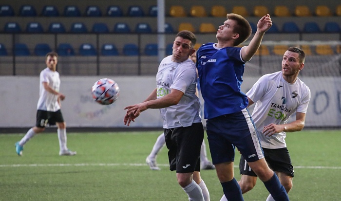 Банкиры и ветераны одержали победы в чемпионате Тюмени по футболу