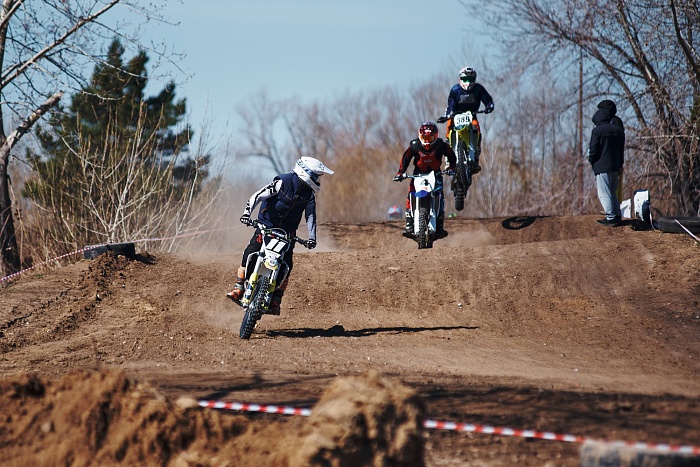 Тюменские мотогонщики открыли летний сезон Суперкроссом
