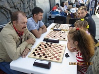 Набережная приняла турнир по шашкам