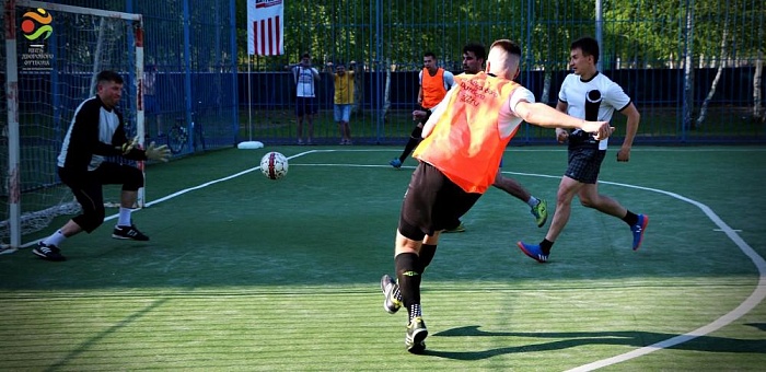 Лидер играет почти без замен, но идёт без потерь!