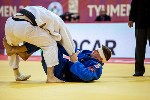 В Баку пасуют даже титулованные борцы…