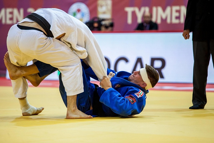 В Баку пасуют даже титулованные борцы…