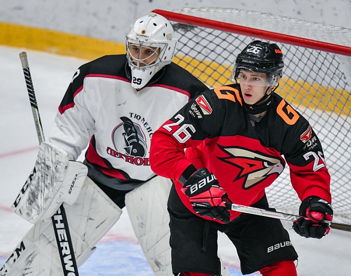 Хоккейная команда «Тюменский  Легион» уступила в Омске