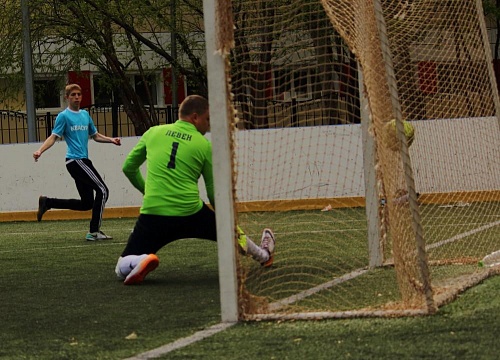 Пента-трик позволил сохранить лидерство