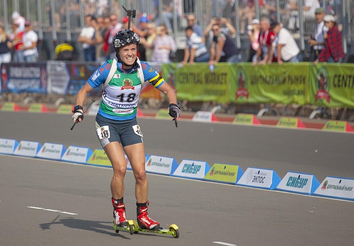 Победительница гонки - Светлана СЛЕПЦОВА (ЮГРА). Фото Антона САКЕРИНА