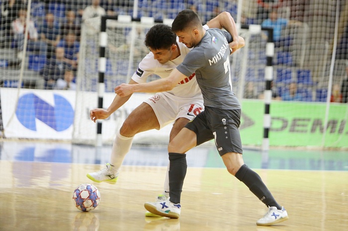 Дуглас и Иван Милованов