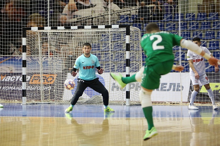 Лео Гужиэл на ударной позиции