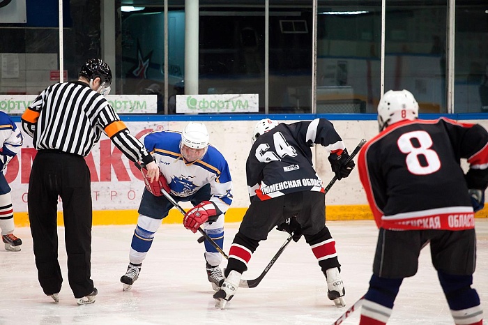 В День студенчества ТюМГУ и «Красная Машина» устроили хоккейный праздник!