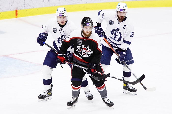 Нападающий ХК «Рубин» Юрий Платонов: «В финале запомнилось, как люди стояли на лестницах»