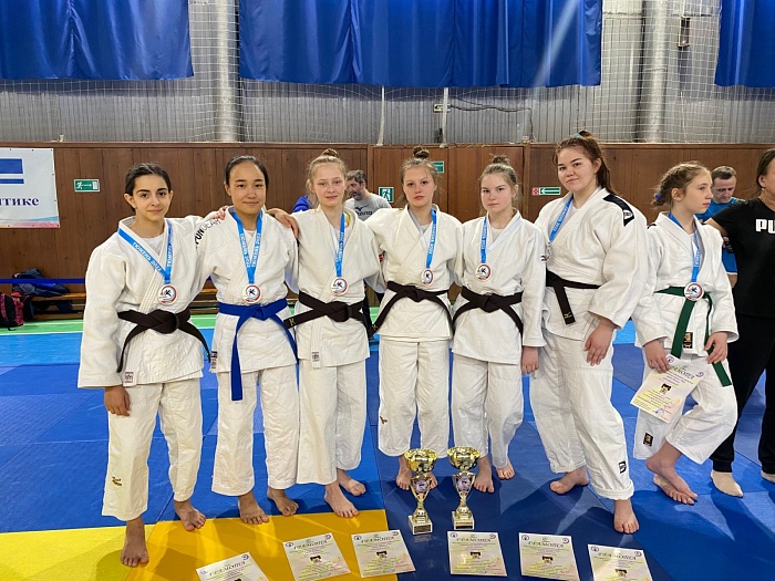 Дзюдоистки разыграли медали на тюменском татами