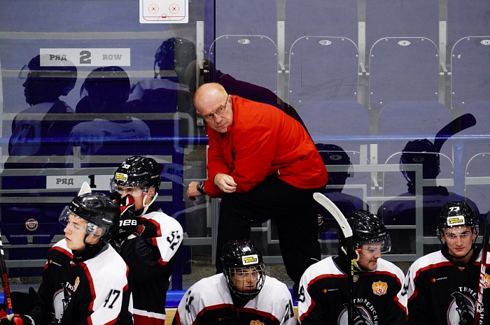 Молодёжный хоккейный клуб «Тюменский Легион» в товарищеском матче на выезде уступил «Омским Ястребам»