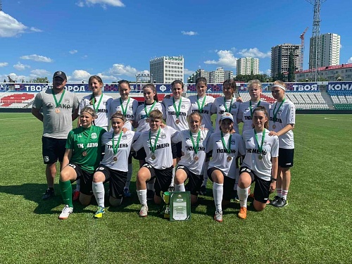 Девушки из ЖМФК «Тюмень» взяли бронзу регионального чемпионата страны по футболу среди женщин