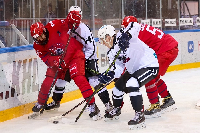 Хоккейный клуб «Тюменский Легион» уступил в Ярославле