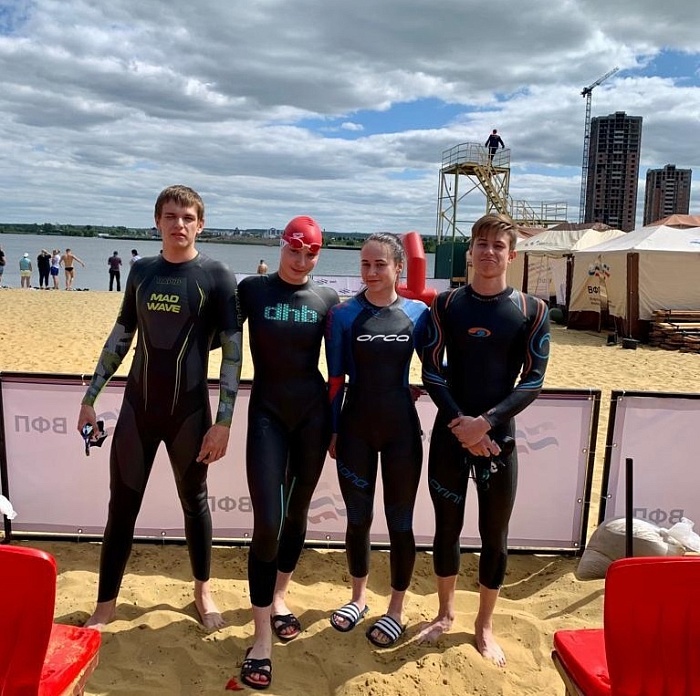 Сборная Тюменской области по плаванию впервые выступила в эстафете на открытой воде