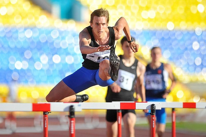 В барьерном беге завоевал награду